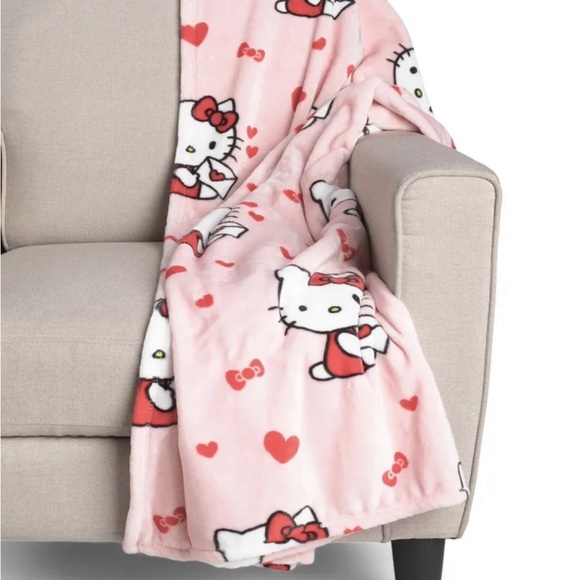 Hello Kitty Pink Valentine Throw Blanket - Picture 2 of 3